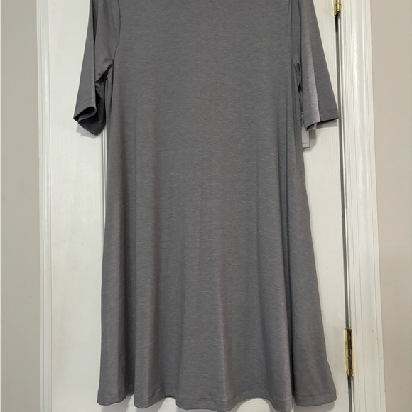 Dresses - Picture 13 of 15